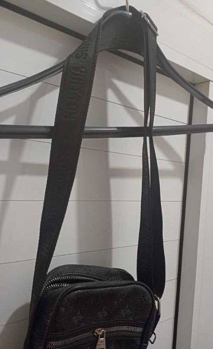 Чисто нова оригинална чантичка Louis Vuitton със сертификат