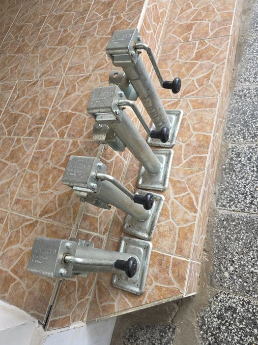 KNOTT Телескопична опорна стойка 1300км. За ремаркета и Платформи