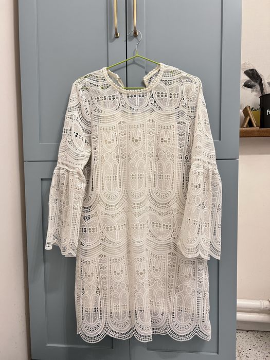 Платье белое, нарядное