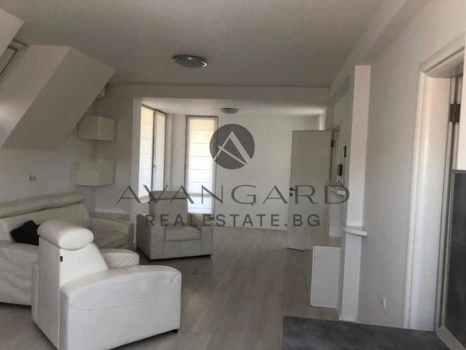 Продава се Тристаен апартамент в Пловдив, Кючук Париж - 110 кв.м за 1632 €/кв.м - Снимка #1