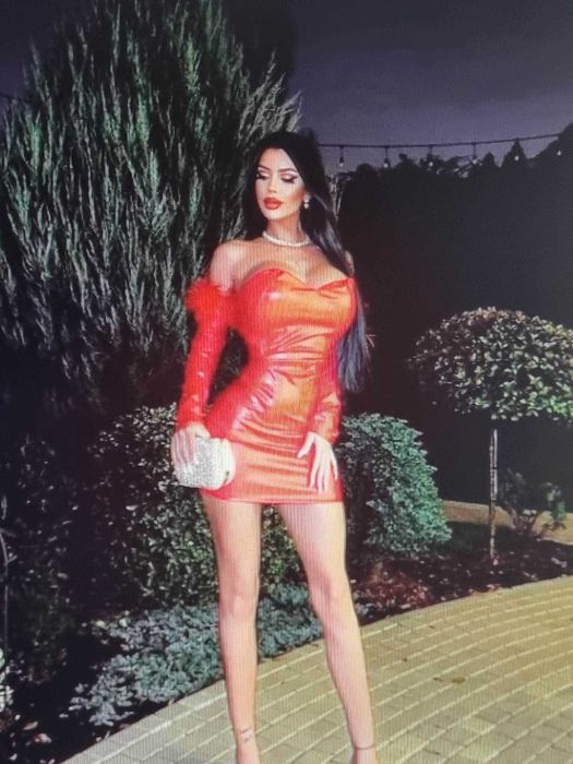 Rochie sexy extravaganta de piele cu pene de strut