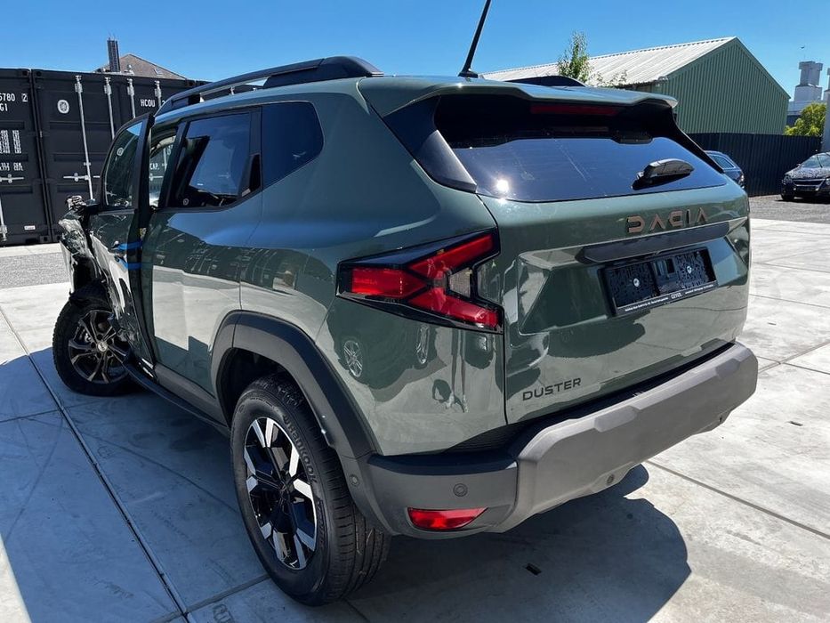 Vând Dacia Duster an 2024 avariat 12 benzina Hybrid 4x21000 km
