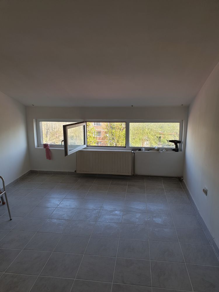 Vand bloc,spatiu comercial parter 180 de m/p,mezanin 2etaje+mansarda