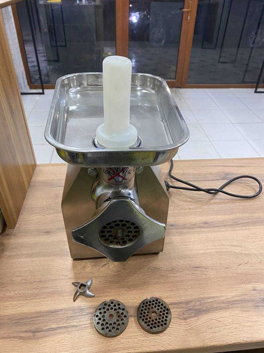 Промышленная мясорубка HY 12.