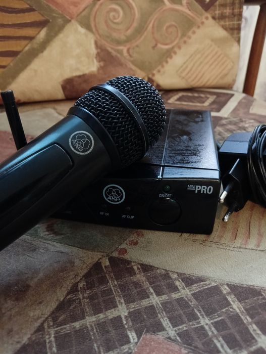 AKG Микрофон работи перфектно