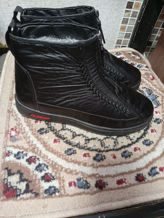 Продам полусапожки женские утеплённые