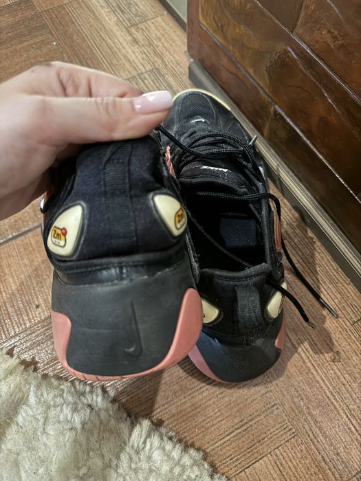 Adidasi Nike Zoom 2K