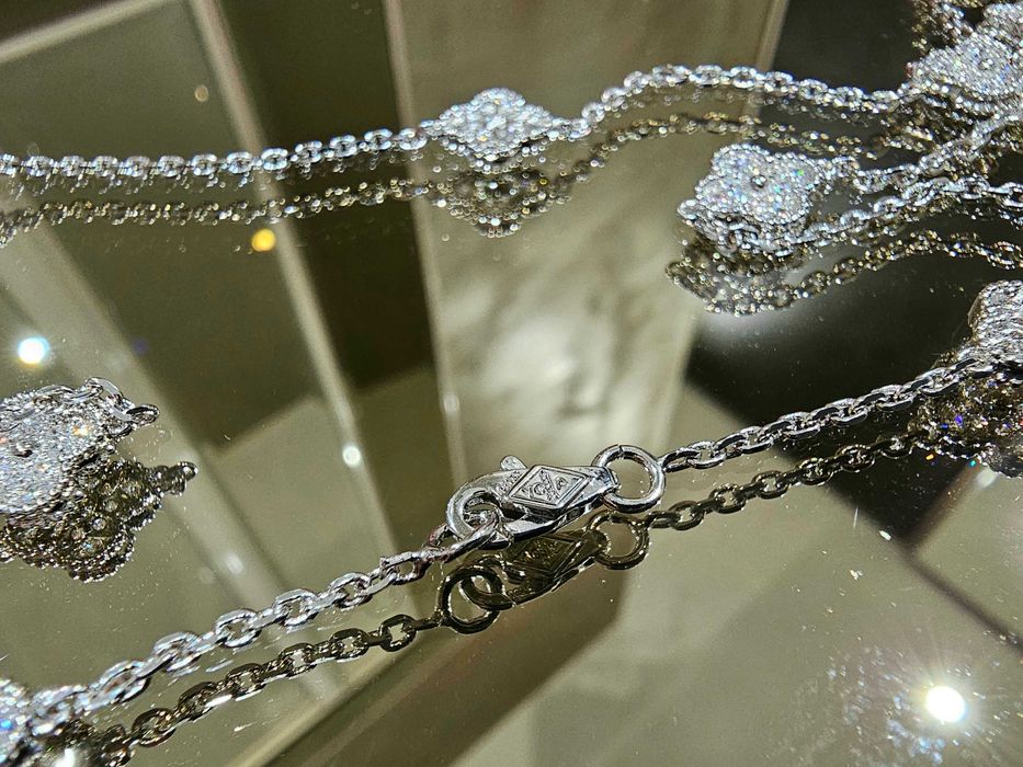 Van Cleef & Arpels VCA Silver 16 Diamond Sweet Alhambra Дамско Колие