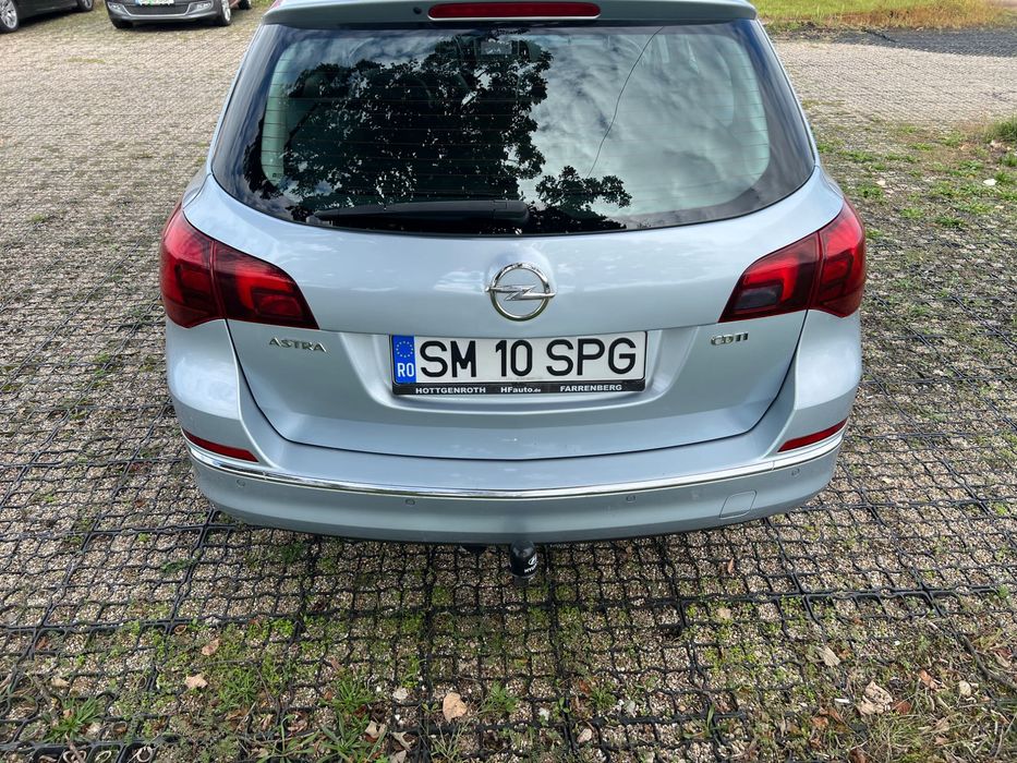 Vând Opel Astra J 1,6 diesel