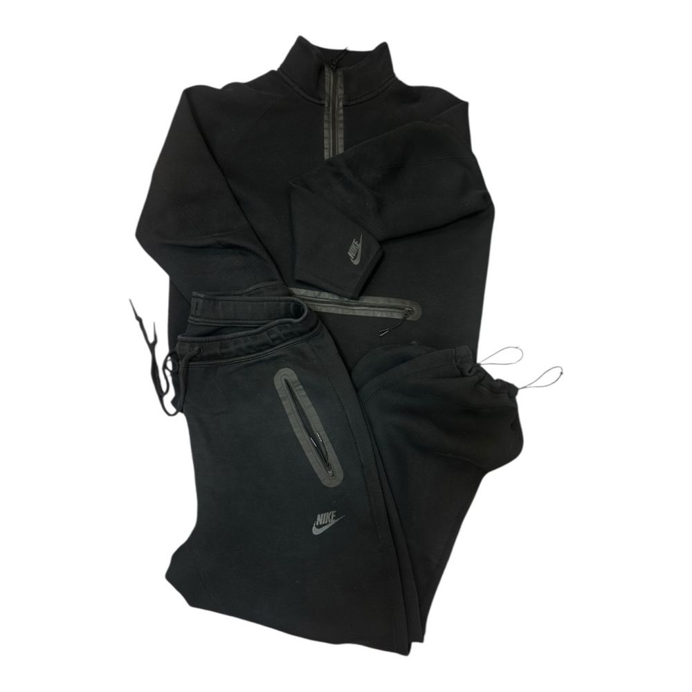 Nike tech fleece size M