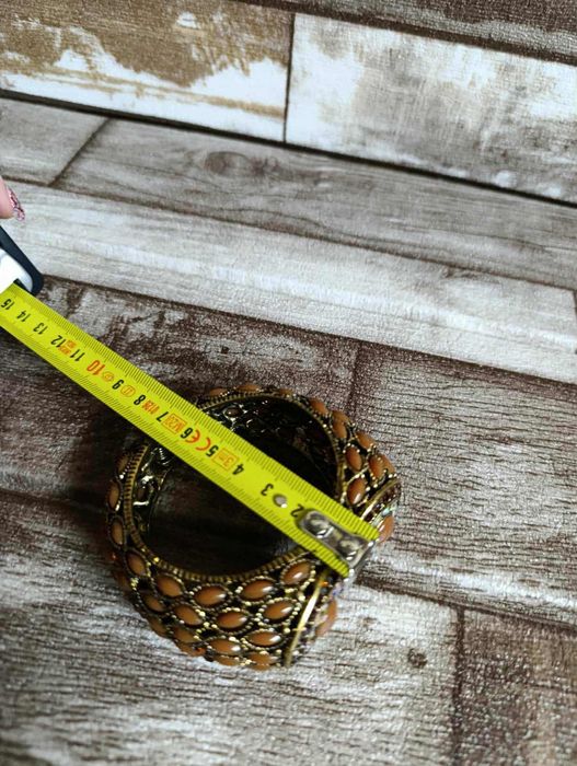 Гривна с подпис на Yuhong