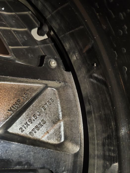 Vind roți complet 275/40 R21