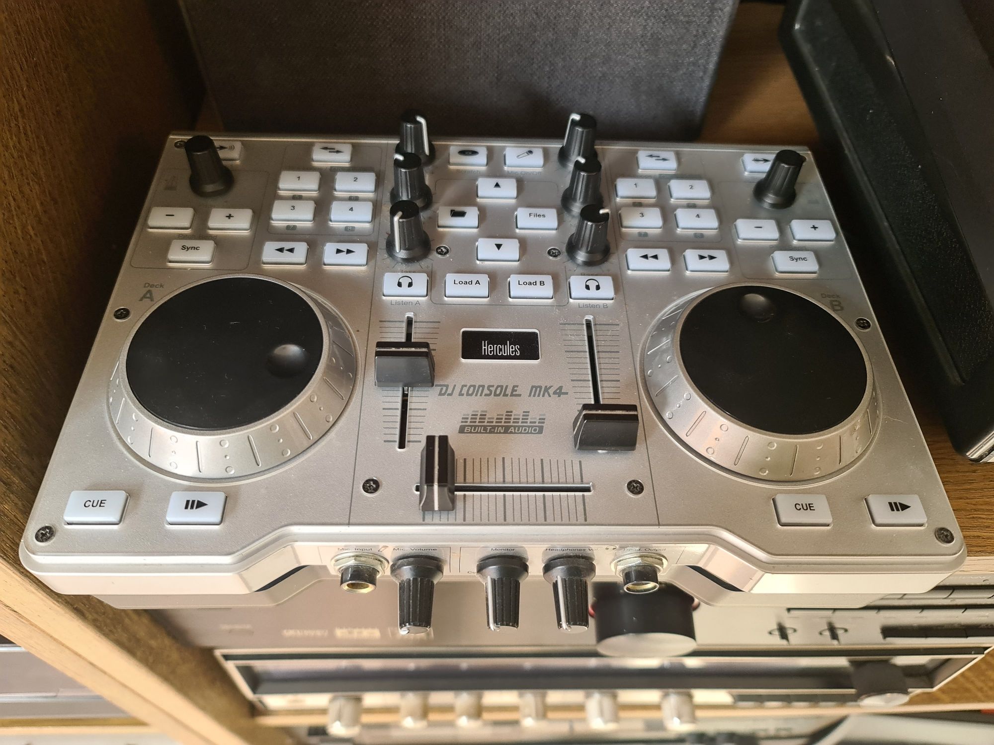 Consola hercules dj console mk4