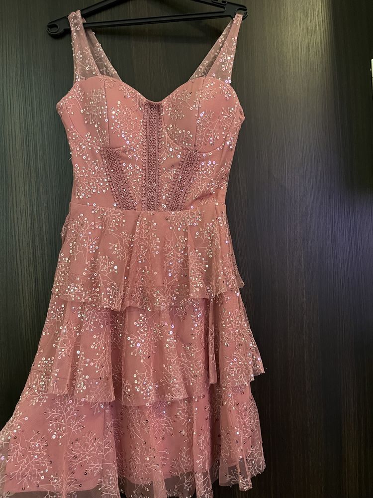 Розова рокля / нова