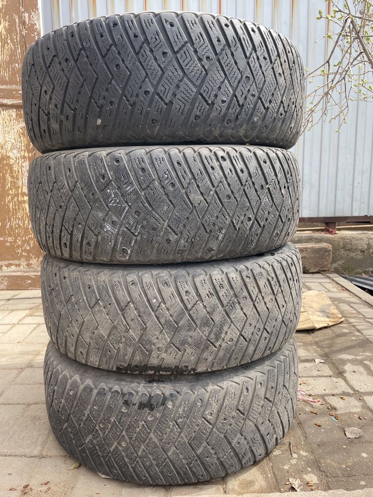 Продам шины на R17