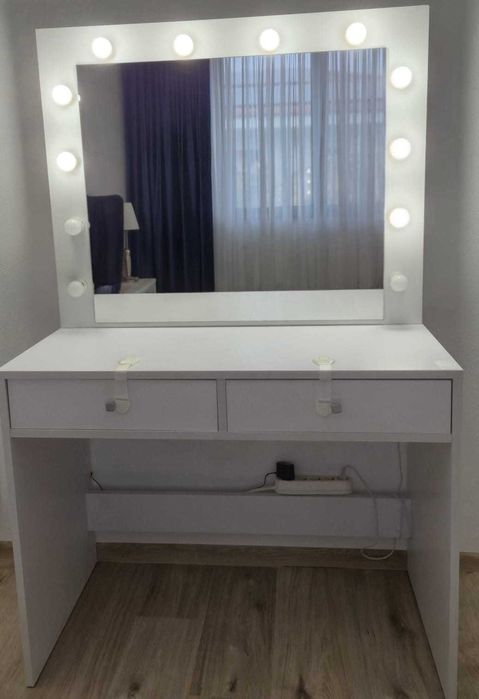 Masa de toaleta si machiaj