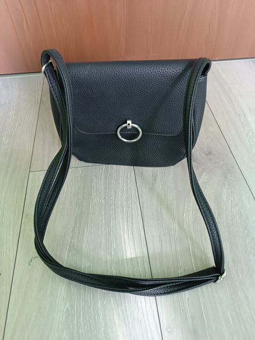 Дамска черна чанта