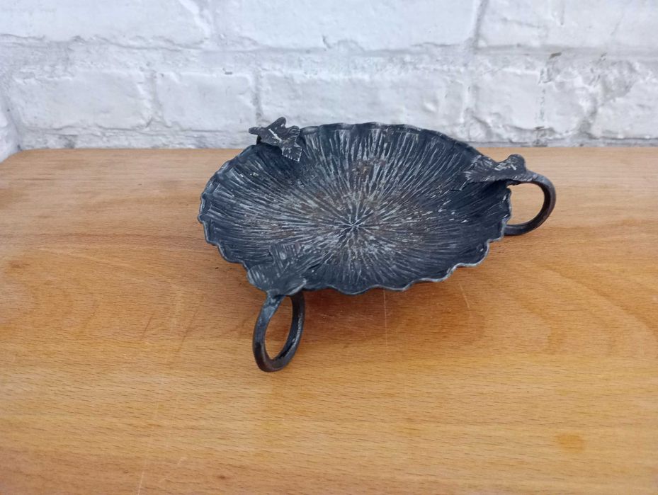 Стар пепелник от ковано желязо