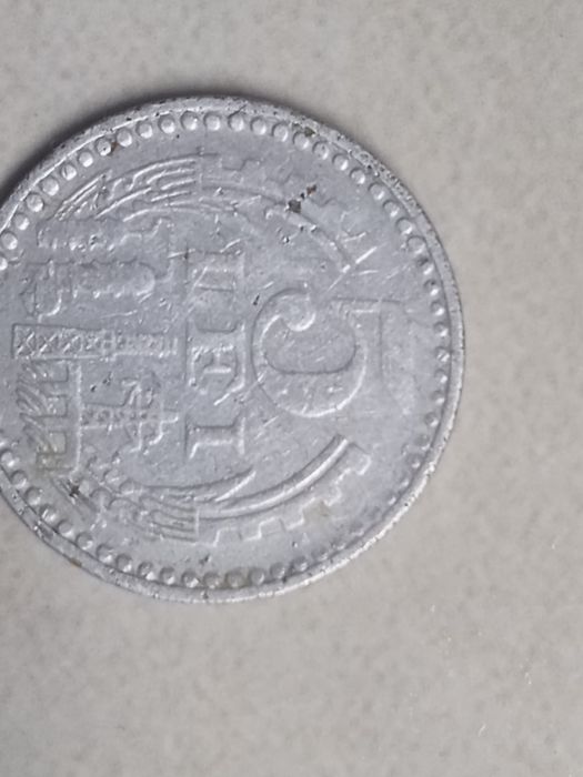 Vând monede vechi și mai noi la colecționar preturile difera