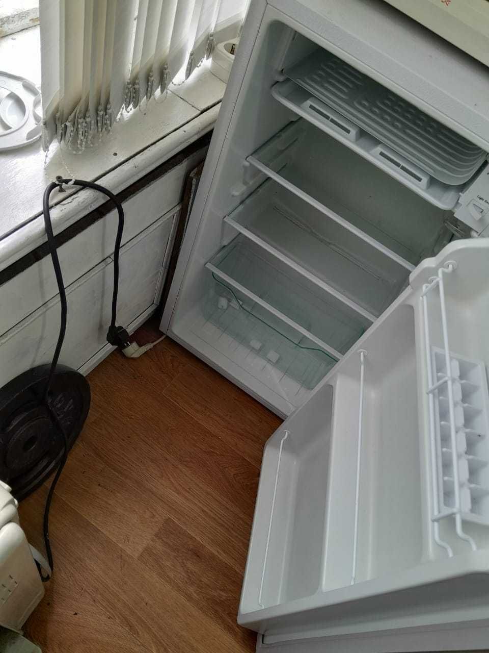 Холодильник Leadbros