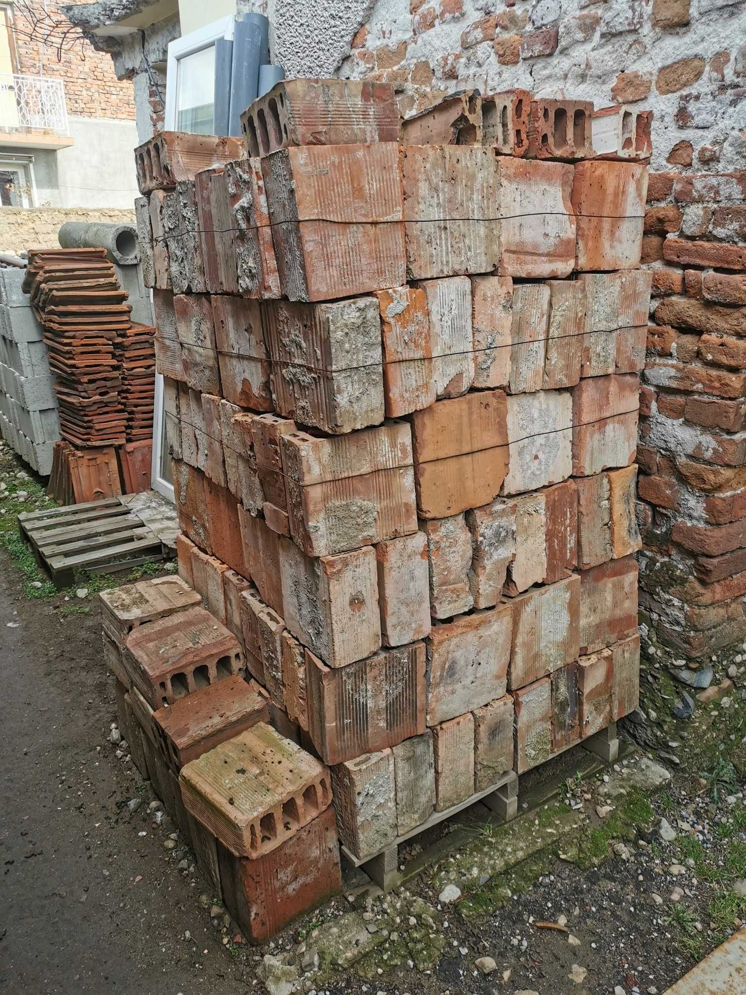 Продавам стари и нови тухли