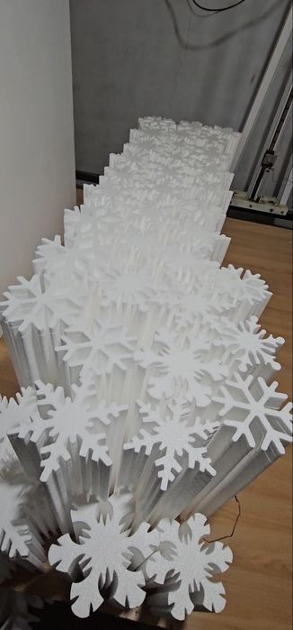 Снежинки из пенопласта  недорого