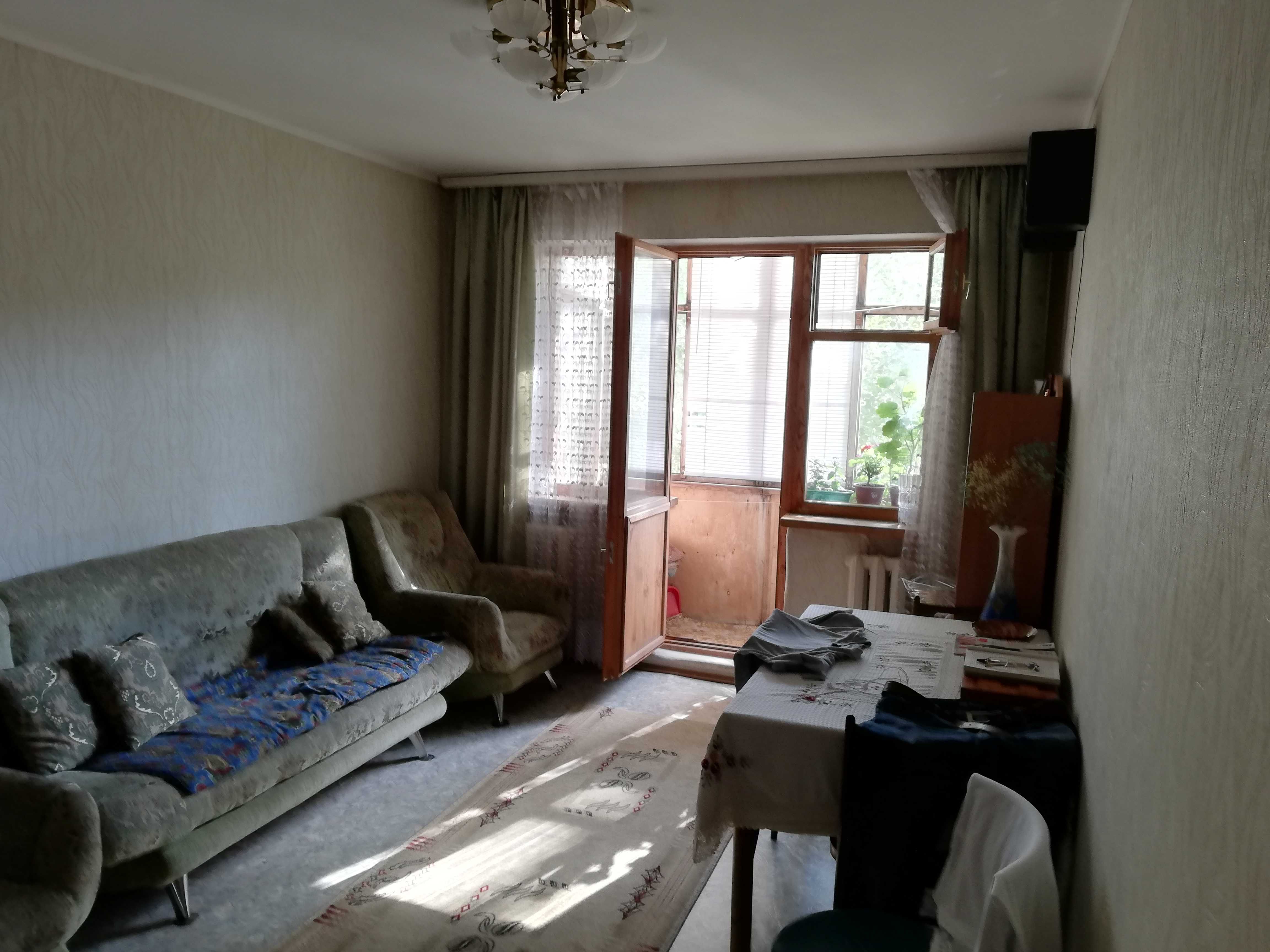 Недорого продам 2х комн на "Урале" ( Курмангазы 177)
