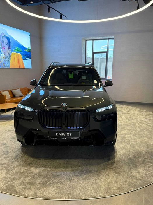 BMW X7 xDrive40i (G07) с гарантий в наличии