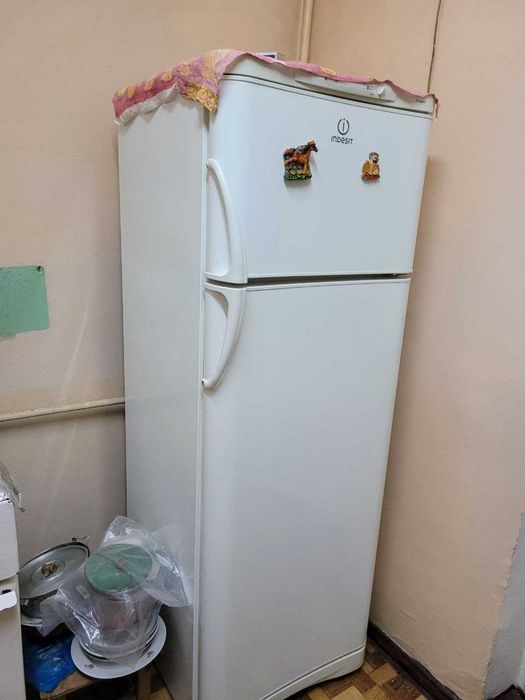 Продаётся холодильник indesit
