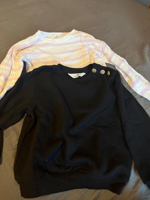 2 bluze H&M mărimea 6-8 ani . Una e puțin desfăcută pe cusătură la mân
