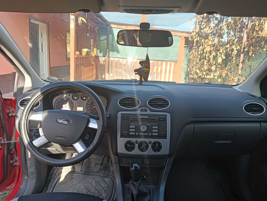 Vând Ford focus an 2006 cu motor defect.