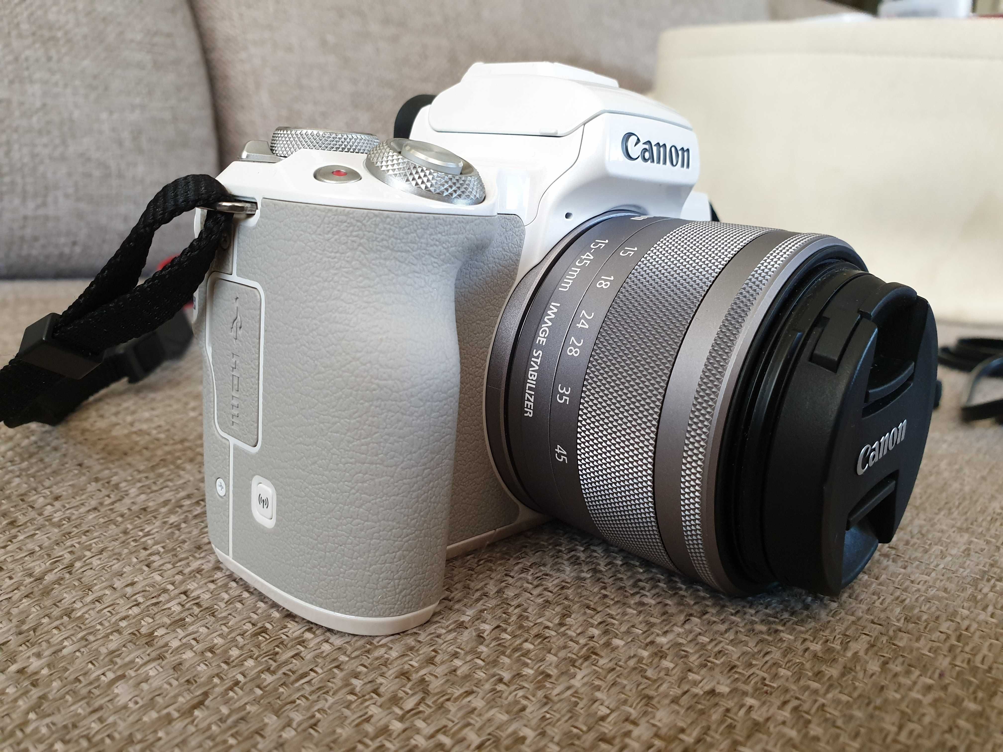 Canon EOS M50 White тяло + 2 Обектива: Canon EF-M 15-45mm и 55-200mm
