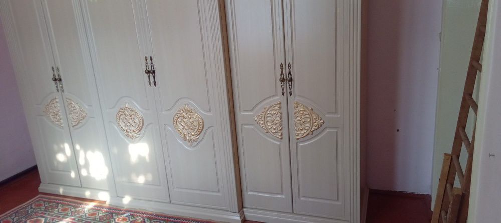 Shkaf sotiladi  narxini kelishamiz