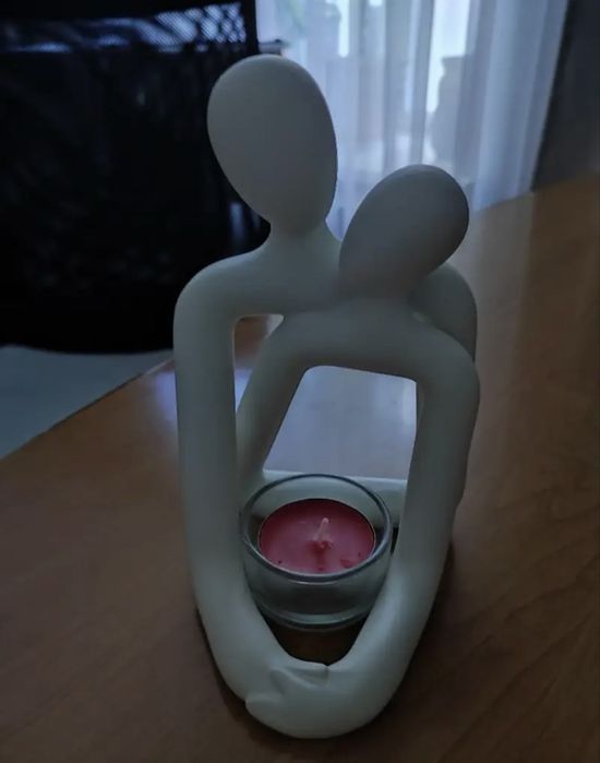 Sculptura decorativa cuplu imbratisat