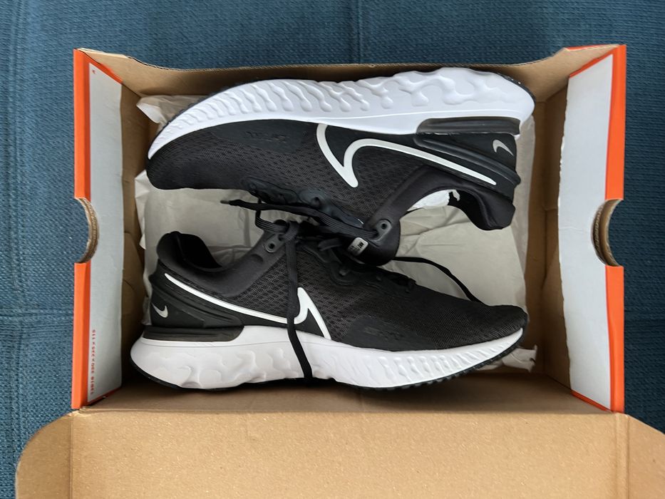 Дамски маратонки NIKE различни модели и размери.100%оргинал.Чисто нови