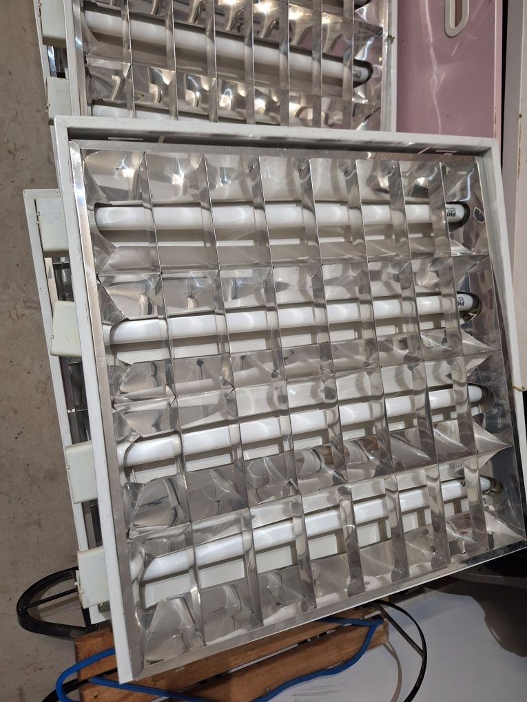 Plafoniere cu neon incastrabila 9 bucăți 200 lei