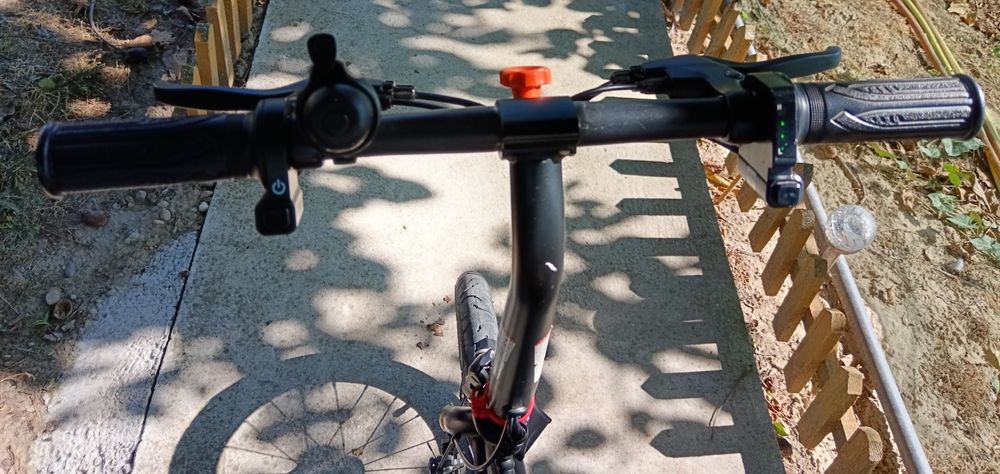 Bicicleta electrica, URBAN GLIDE, cu accelerație, autonomie 40 km