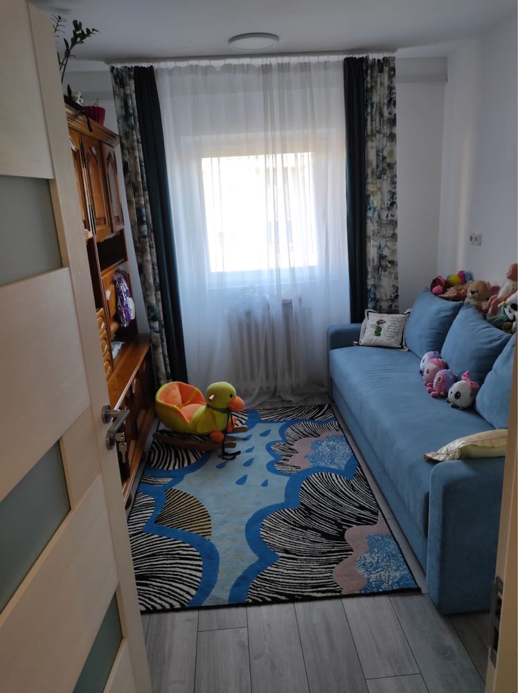 Vând apartament 4 camere Republici / Traian