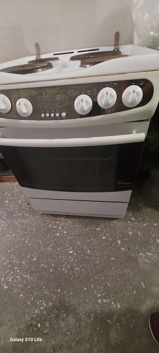 Продам электро.плиту .в рабочем состоянии Kaizer .10000тнг.самовывоз.