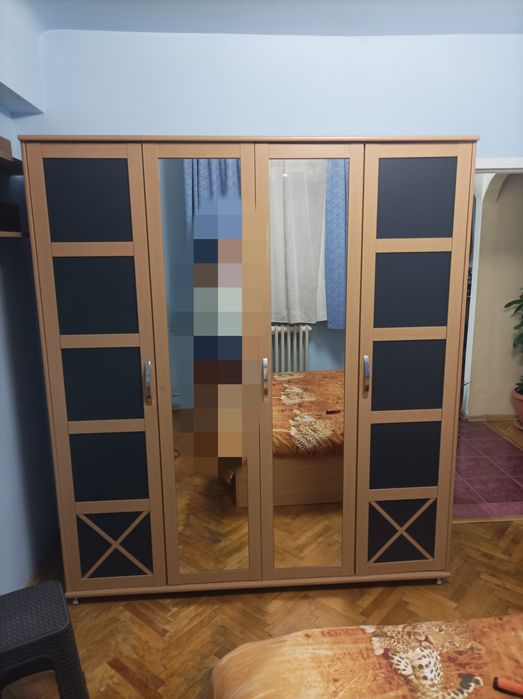 Dulap dormitor in stare perfectă