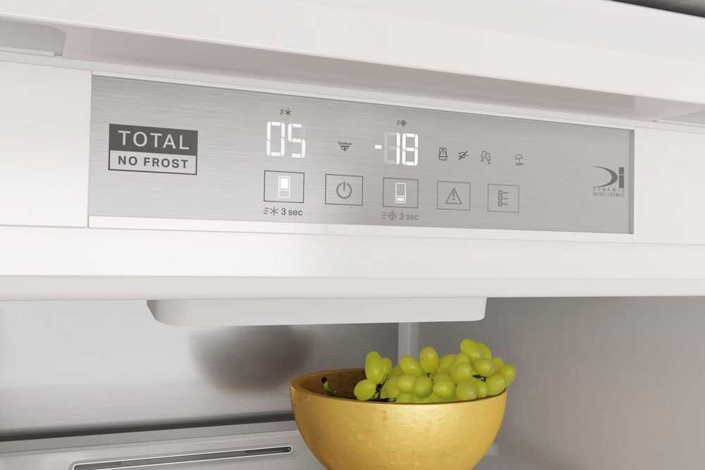 Хладилник с фризер за вграждане BAUKNECHT KGITN 18F4 M