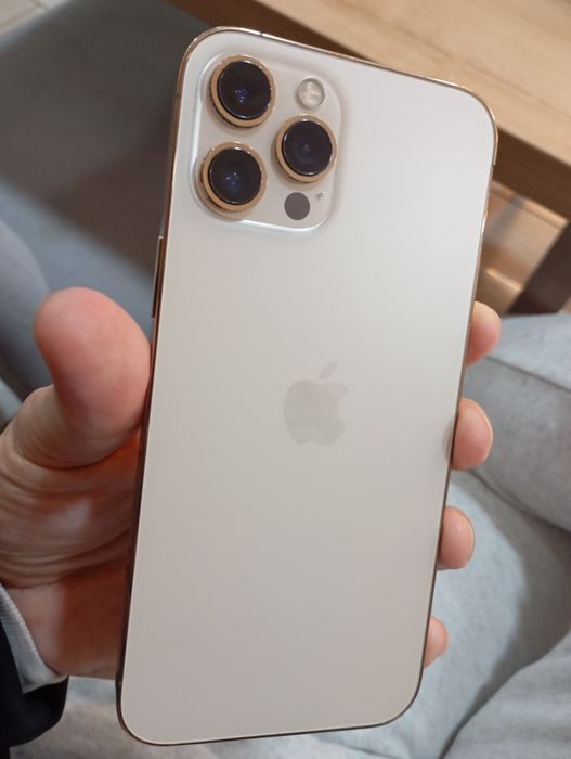 Айфон 12 про Макс в хорошем состоянии