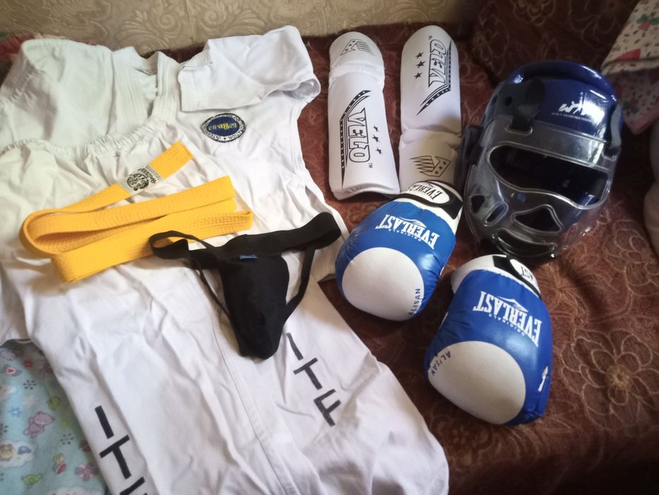 Комплект для занятий тэквондо