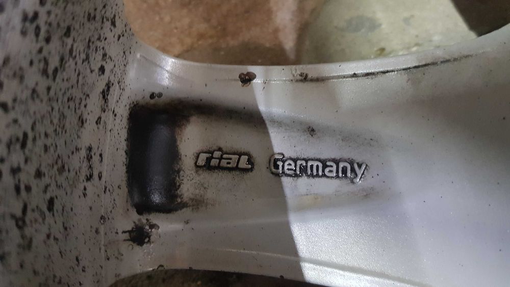 Джанти за BMW със зимни гуми Goodyear
