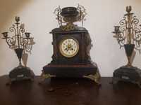 НАМАЛЕН Антикварен Френски каминен часовник от 1874г (мрамор и бронз)