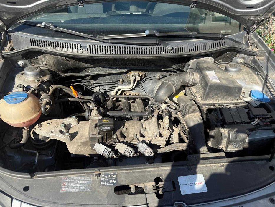 VW Polo  - 1.2 benzina 2006 4 usi - Aer Conditionat - 145000 KM