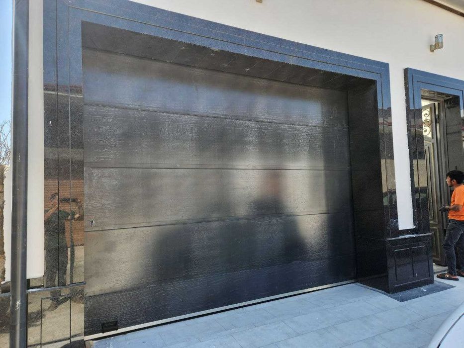 Производство и монтаж секционных ворот из России и Турции.