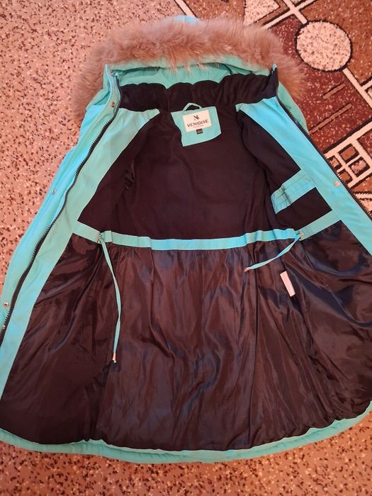 Продам плащ, зимний  , на девочку . В  отличном  состоянии  . Рост 164