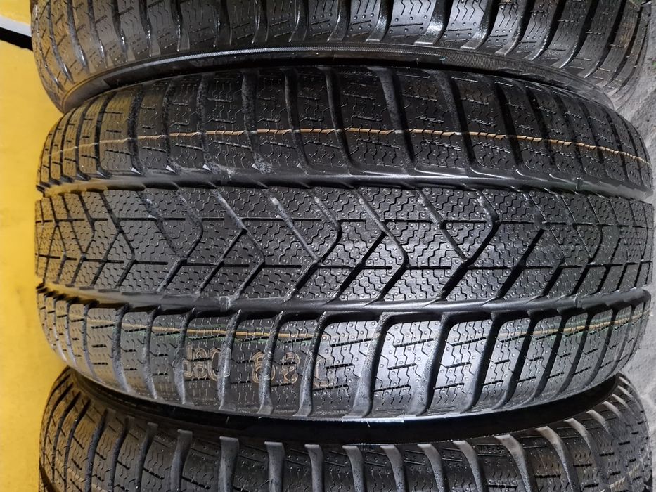 225 40 18 Pirelli DOT 2021 iarna NOI