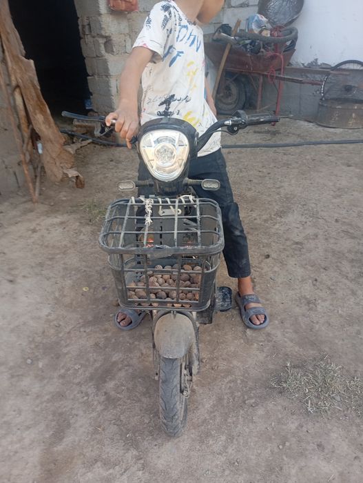 Скутер сотилади янги